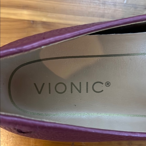 Vionic Red Flats Classic Loafers Comfortable New in Box Size 7 - Picture 4 of 5